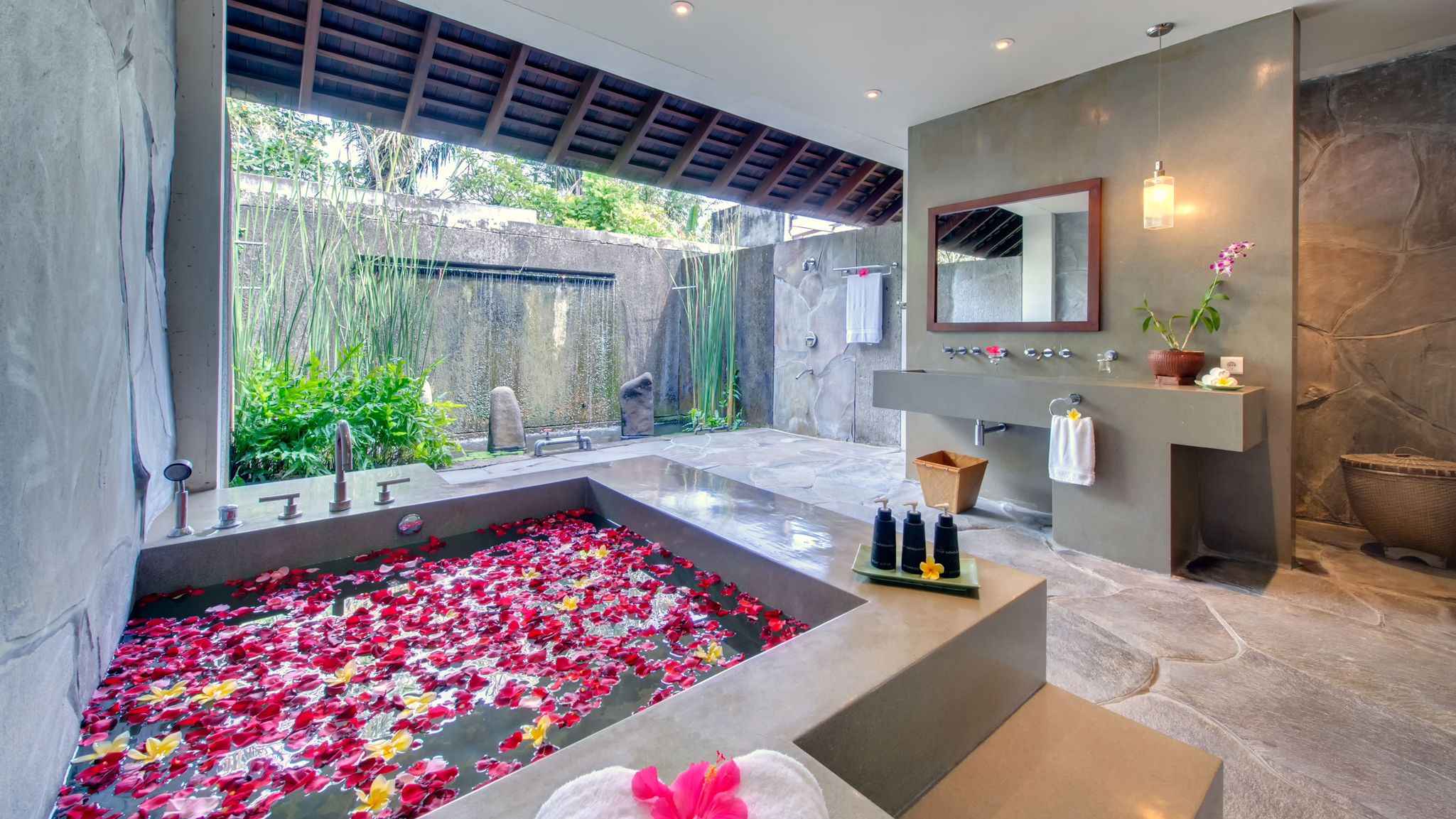 Samadhana - main house guest bathroom Samadhana - main house guest bathroom